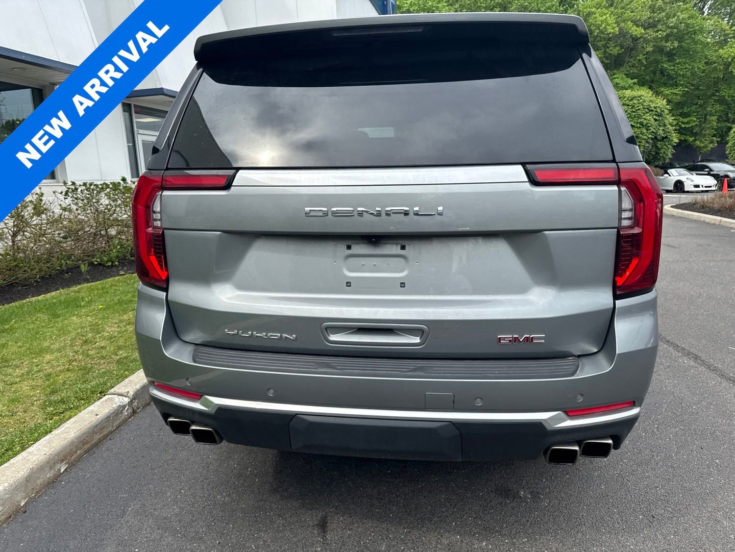 Used 2025 GMC Yukon Denali AWD/4WD image 3