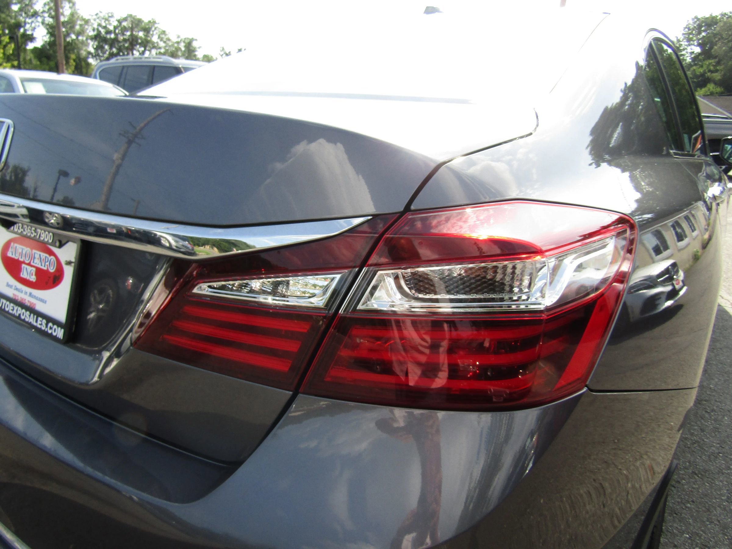 Used 2017 Honda Accord EX-L image 10