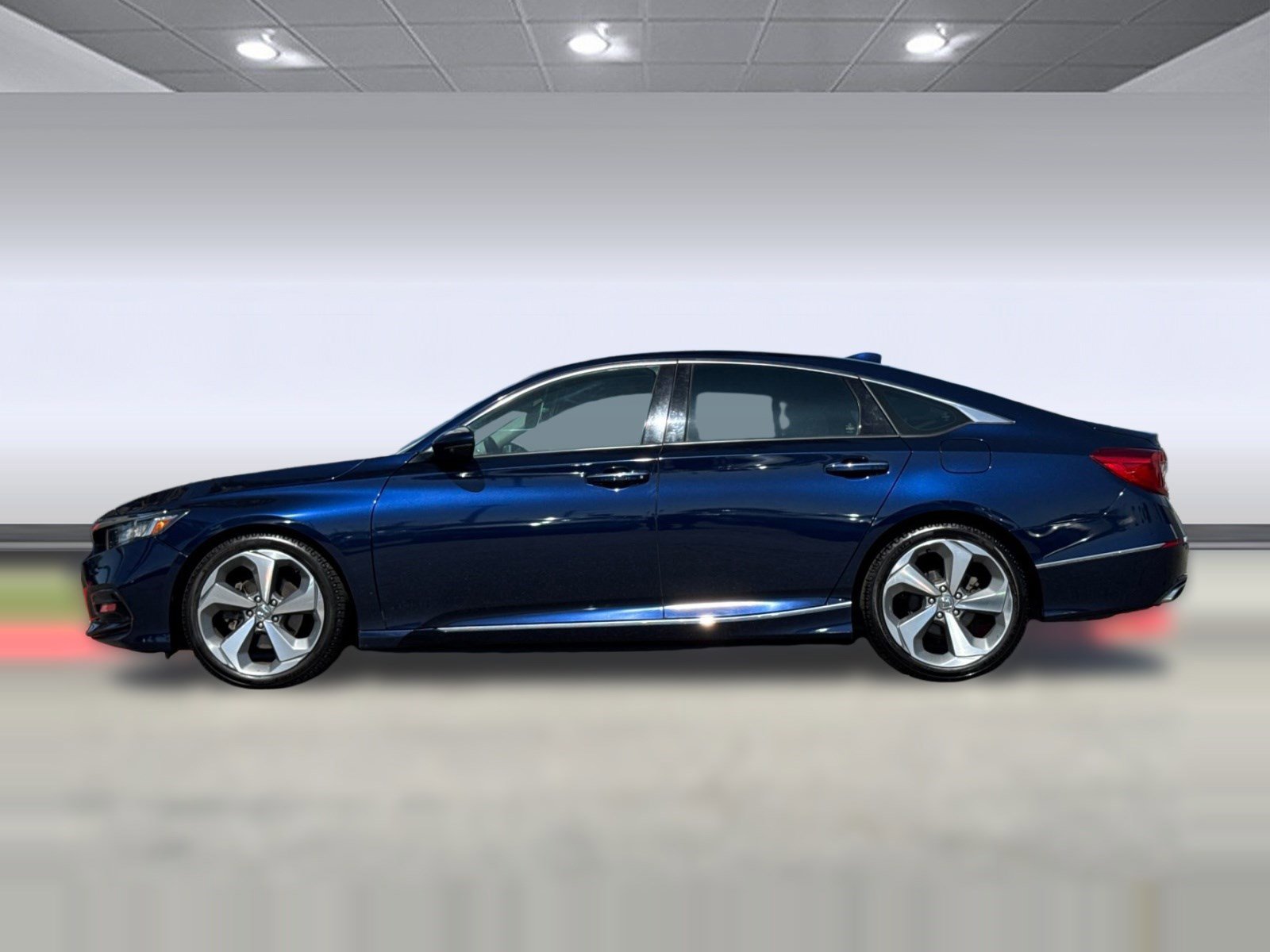 Used 2018 Honda Accord Touring image 2