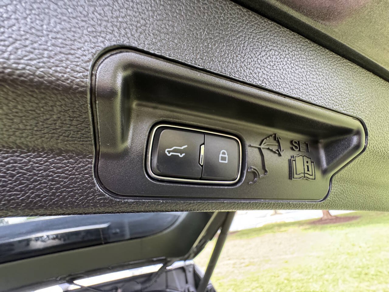 Used 2020 Ford Explorer XLT w/ Equipment Group 202A RWD image 32