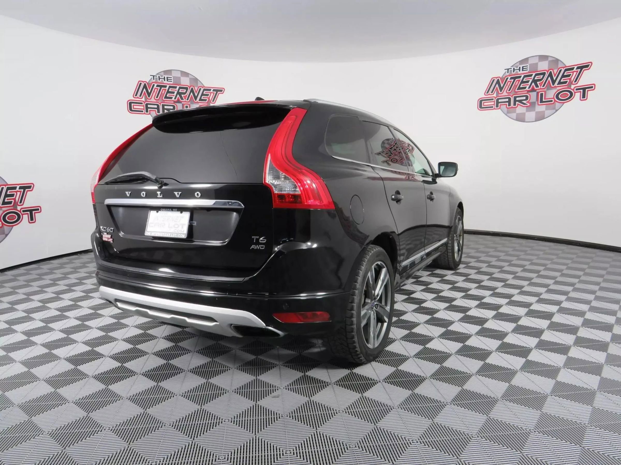 Used 2017 Volvo XC60 T6 Dynamic w/ Preferred Option Package image 5