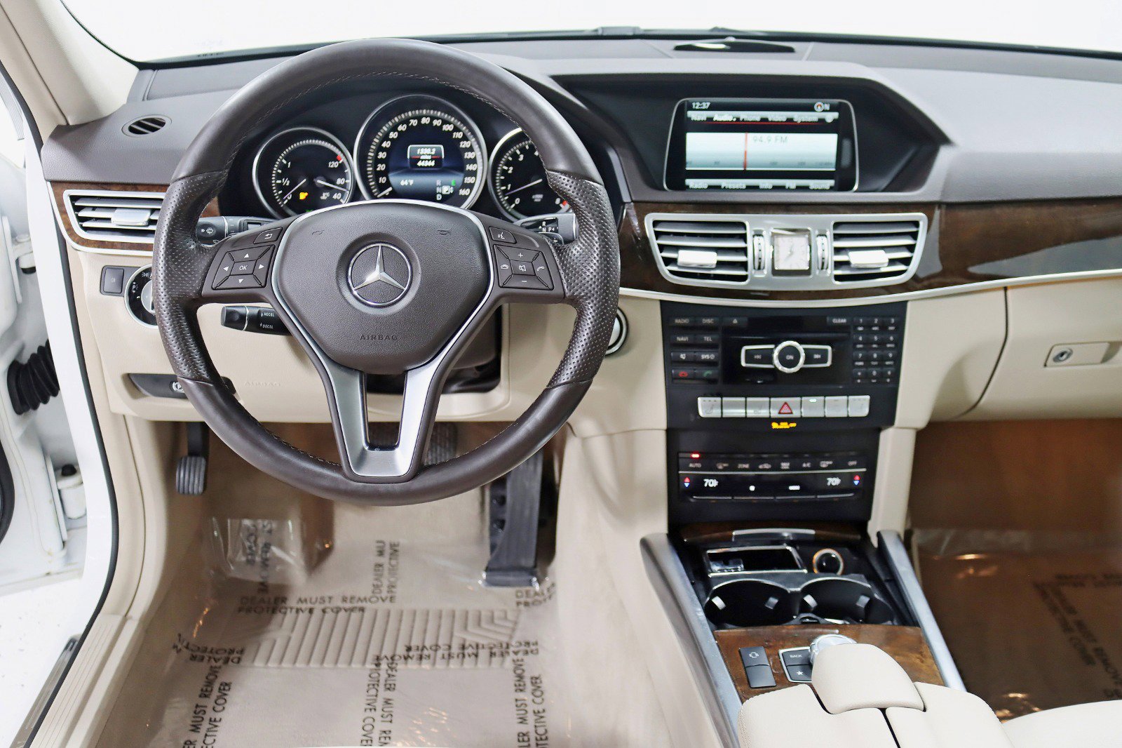 Used 2015 Mercedes-Benz E 350 E 350 4MATIC-Premium 1 Package w/ Premium 1 Package image 14