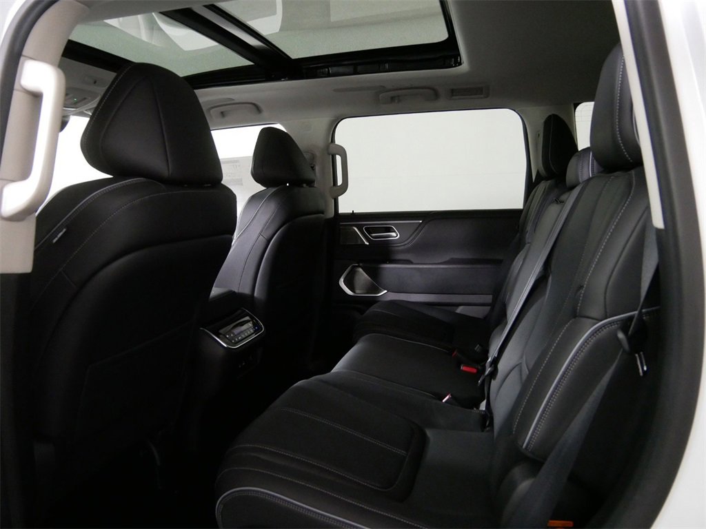 New 2025 INFINITI QX80 Sensory image 18