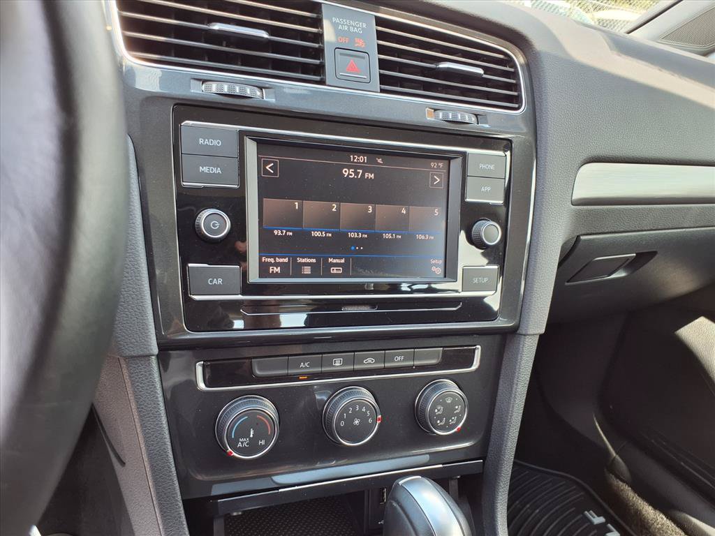 Used 2018 Volkswagen Golf S FWD image 19