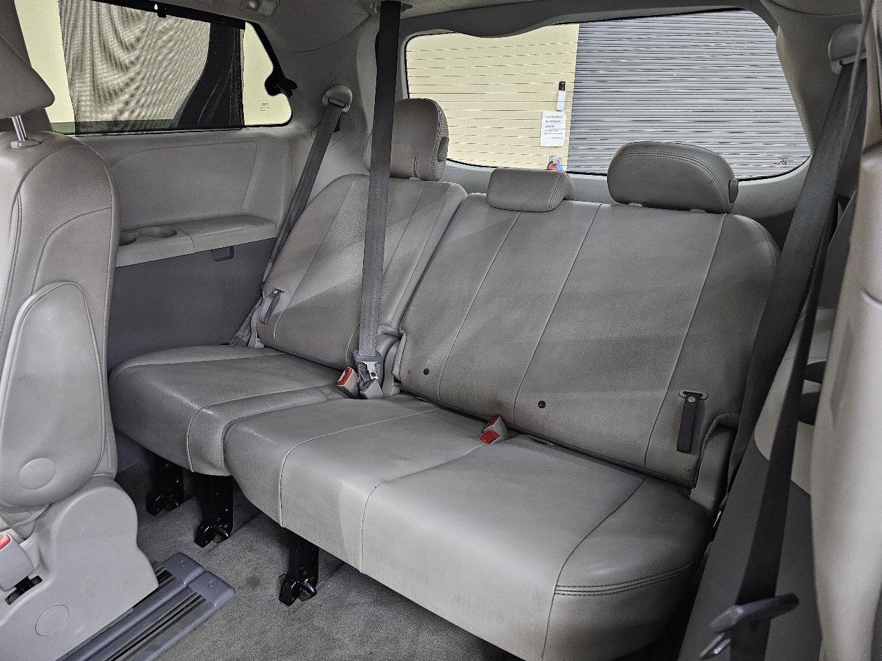 Used 2013 Toyota Sienna XLE image 29