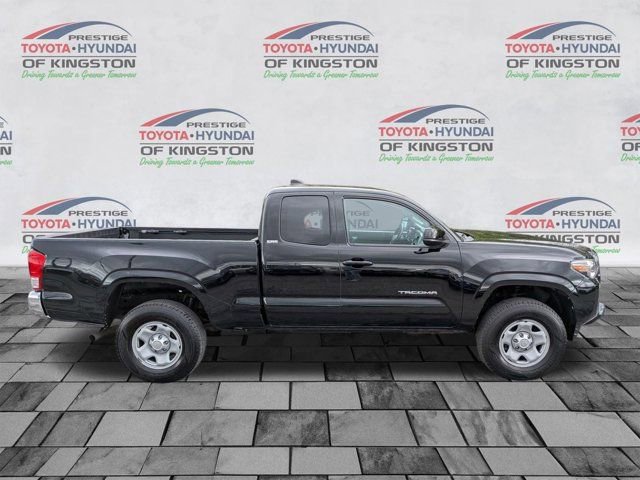 Used 2017 Toyota Tacoma SR5 AWD/4WD image 2