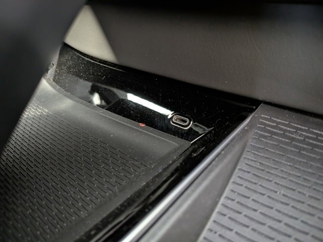 Used 2025 Cadillac Escalade V w/ LPO, ONYX Package image 17