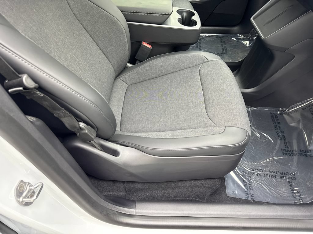 Used 2026 Tesla Model Y 2WD image 41