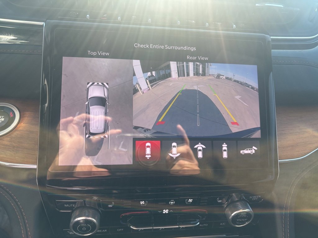 Used 2025 Jeep Grand Cherokee Summit image 13