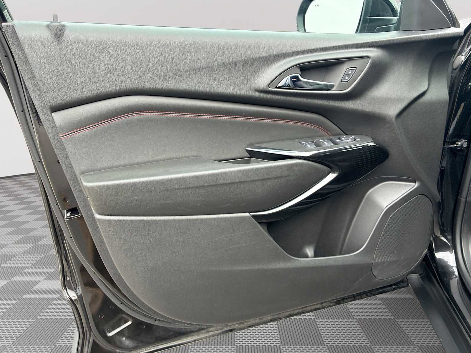 Used 2024 Chevrolet Trax RS w/ Driver Confidence Package image 21