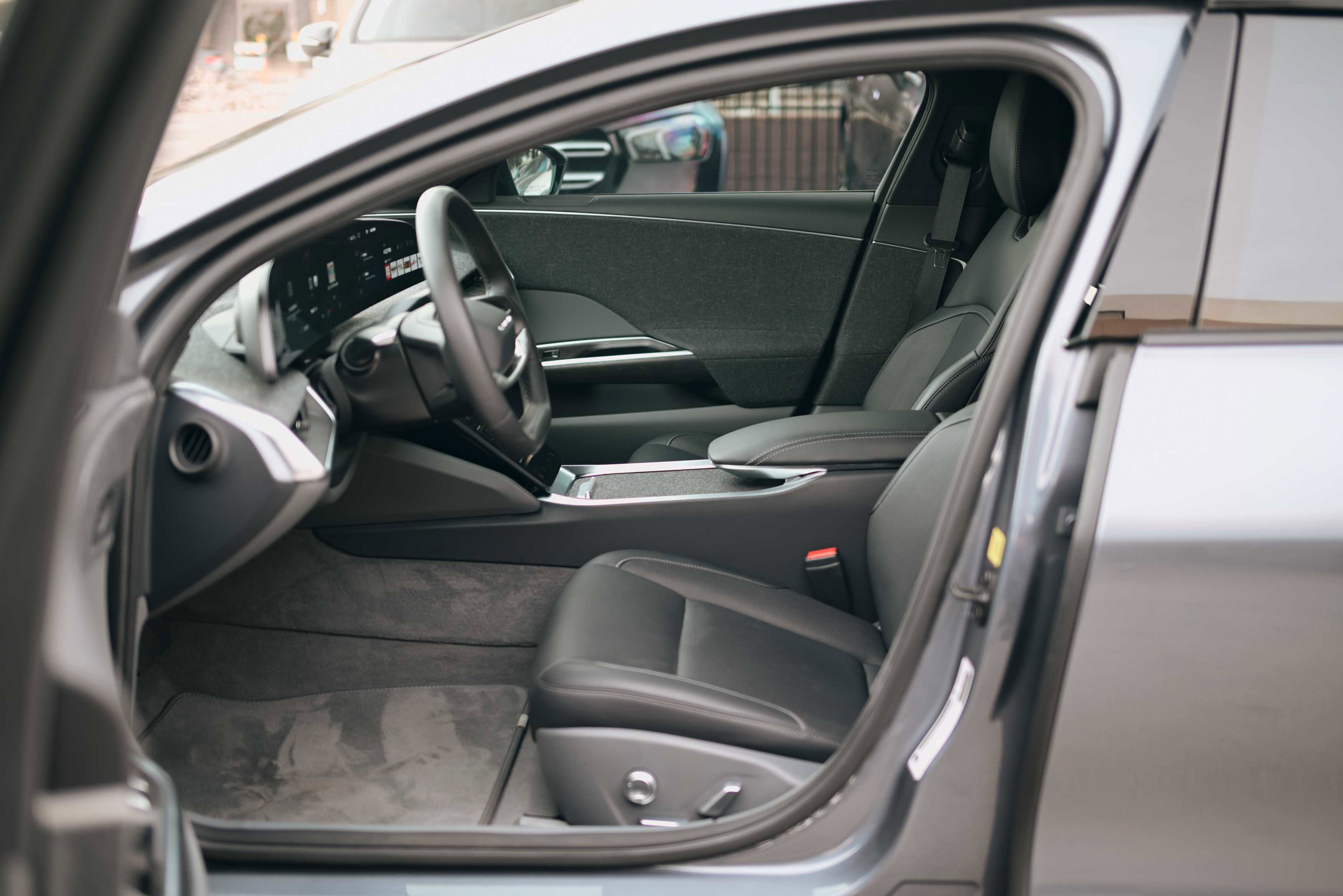 Used 2024 Lucid Air Touring image 8