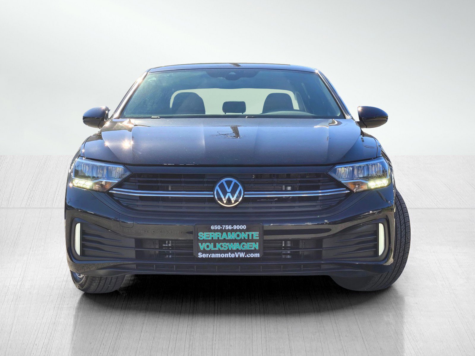 Used 2024 Volkswagen Jetta Sport image 2