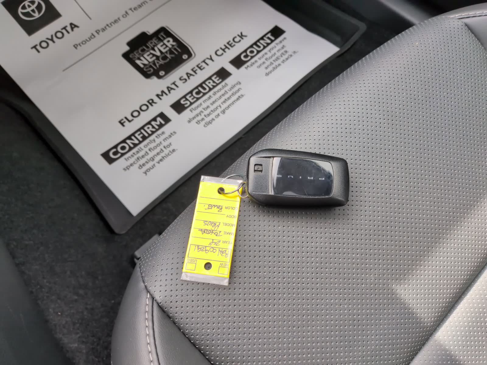 Used 2024 Toyota Prius XLE image 28