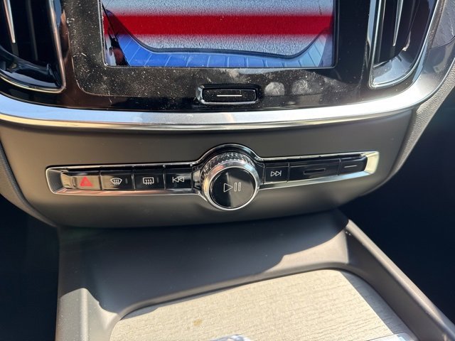 New 2026 Volvo V60 B5 Cross Country Ultra w/ Protection Package Premier image 15