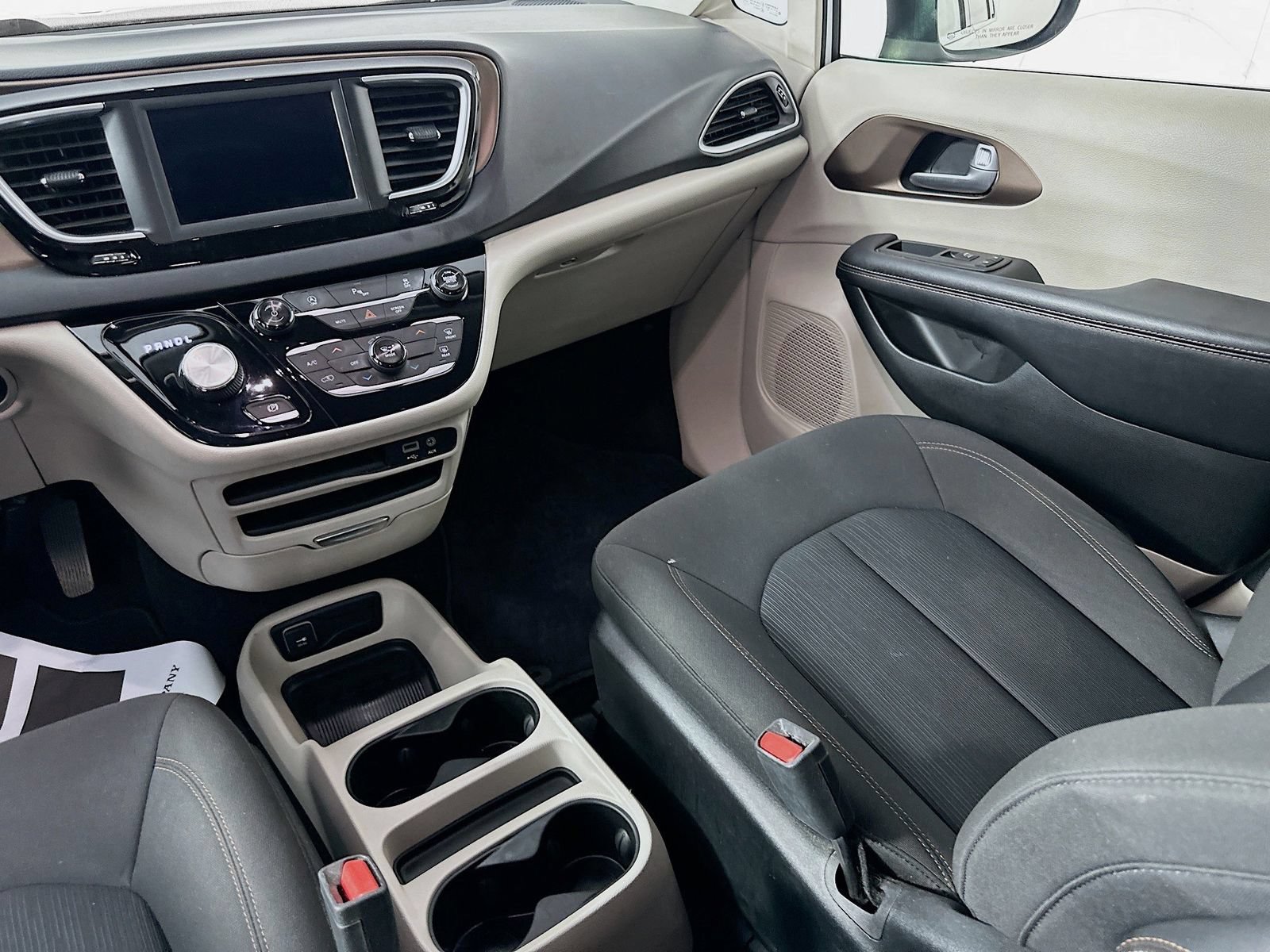 Used 2018 Chrysler Pacifica LX FWD image 25