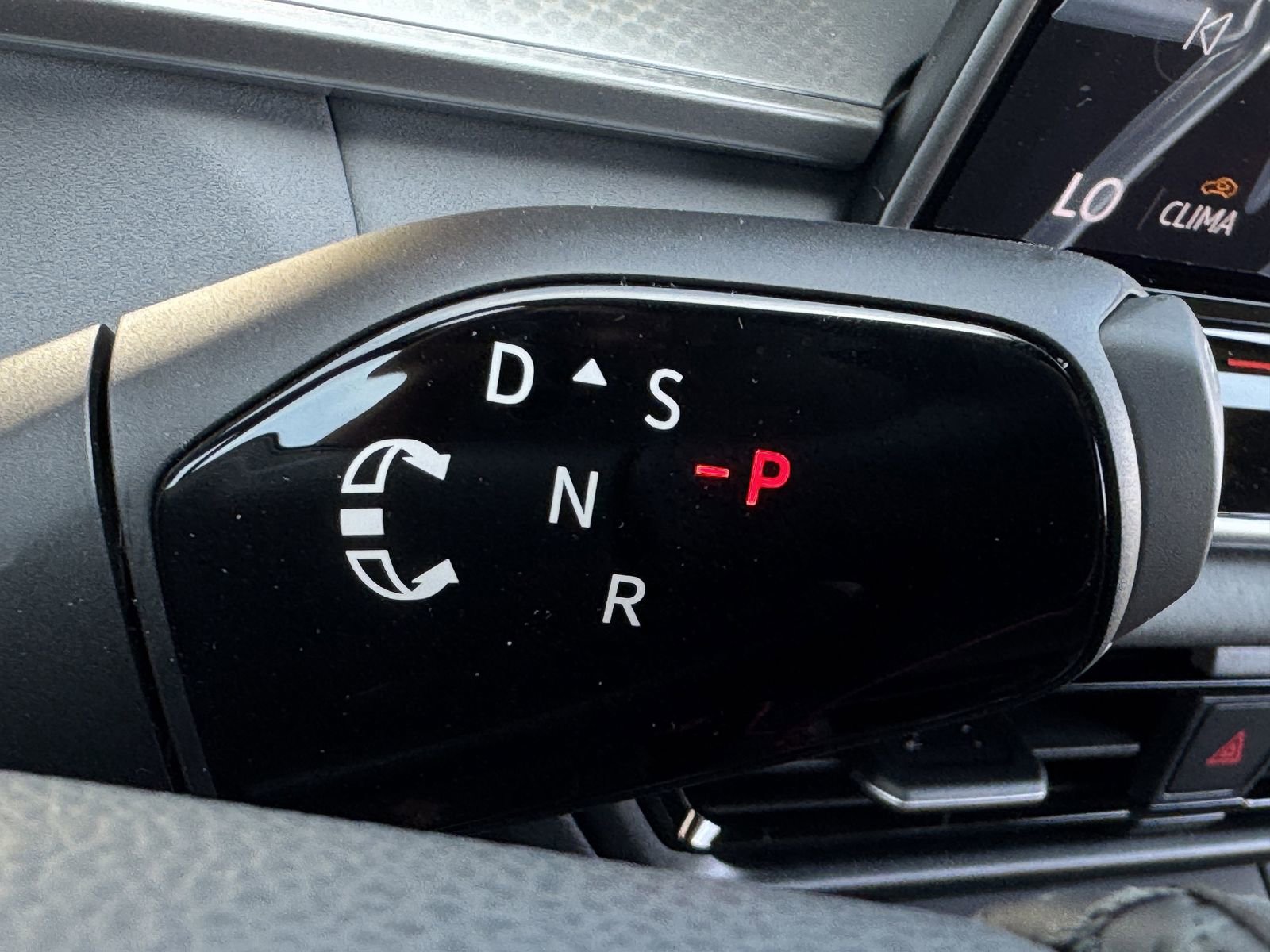 New 2026 Volkswagen Tiguan SE R-Line FWD image 21