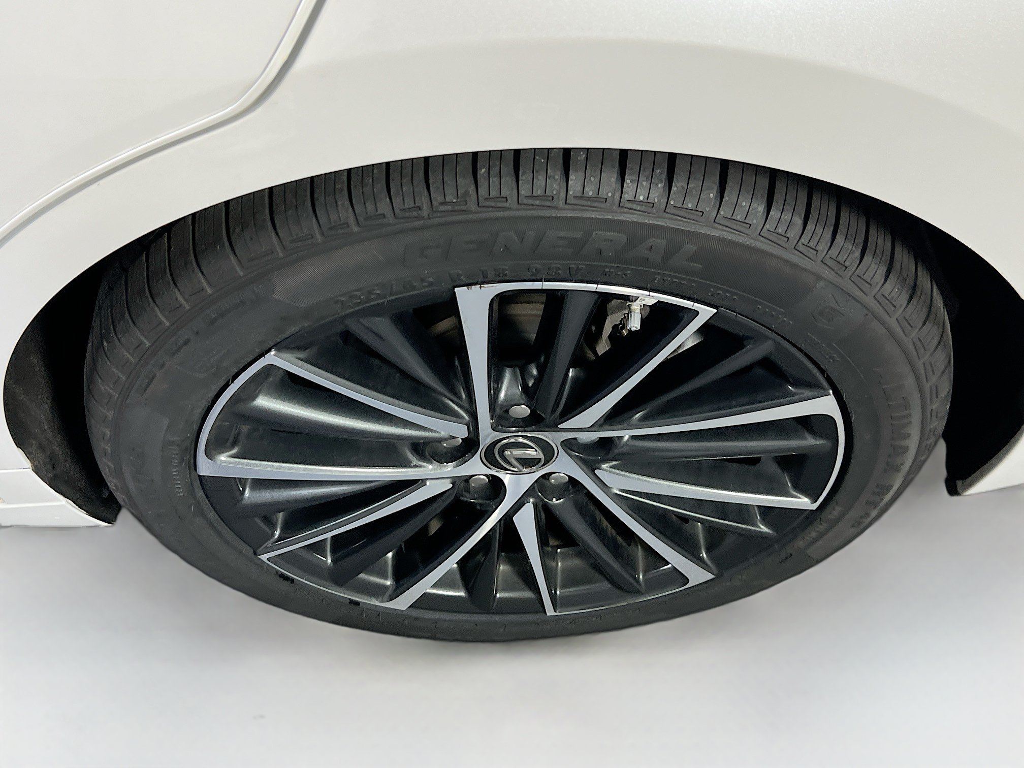 Used 2025 Lexus ES 350 w/ Premium Package FWD image 30