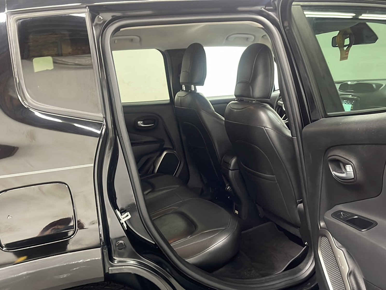 Used 2019 Jeep Renegade Limited w/ UConnect 8.4 Nav Group AWD/4WD image 19
