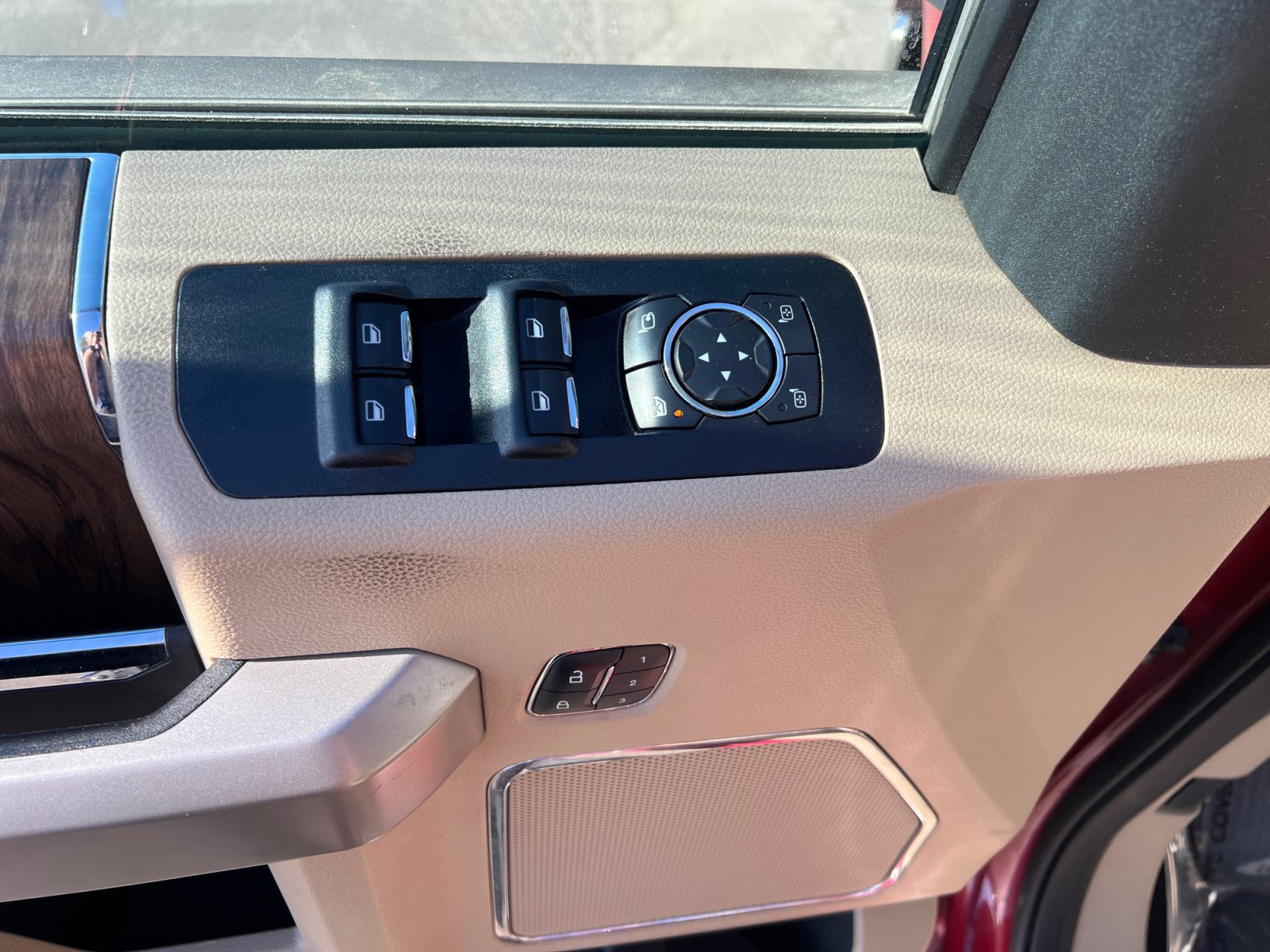 Used 2018 Ford F150 Lariat w/ Equipment Group 502A Luxury AWD/4WD image 11
