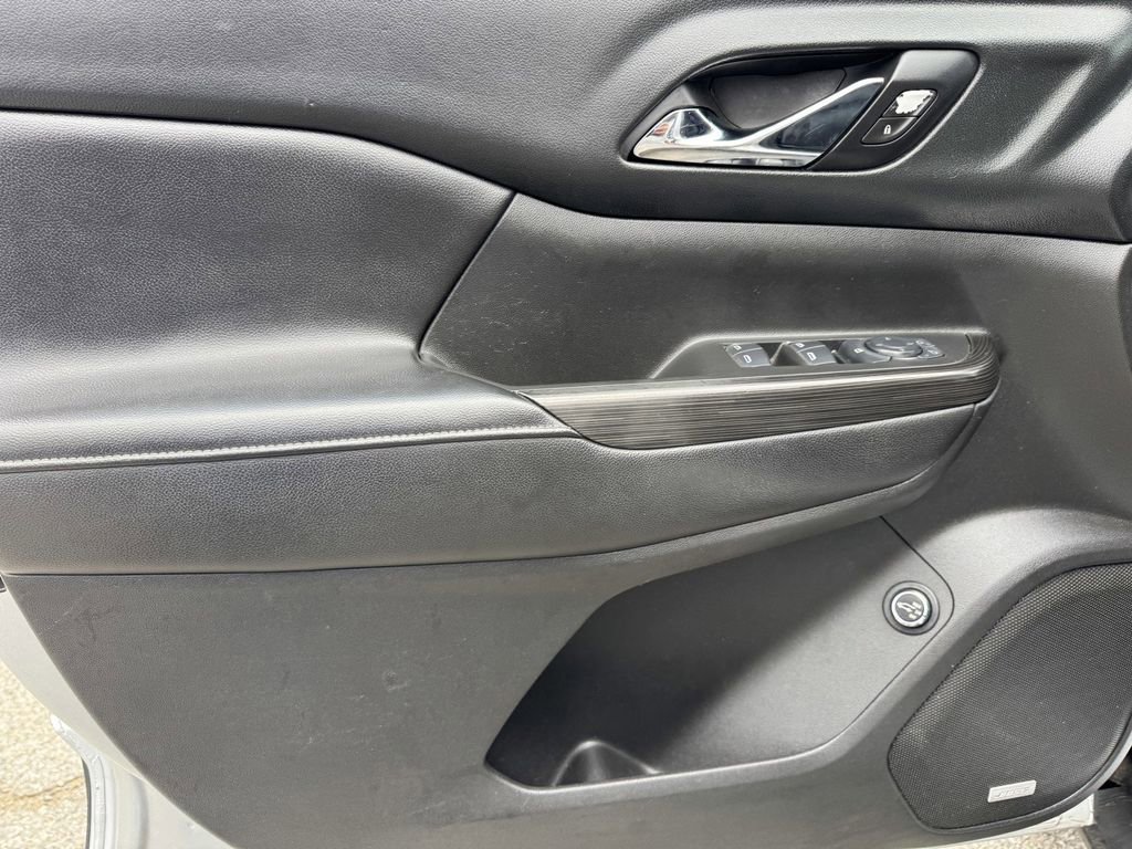 Used 2017 GMC Acadia SLT FWD image 13