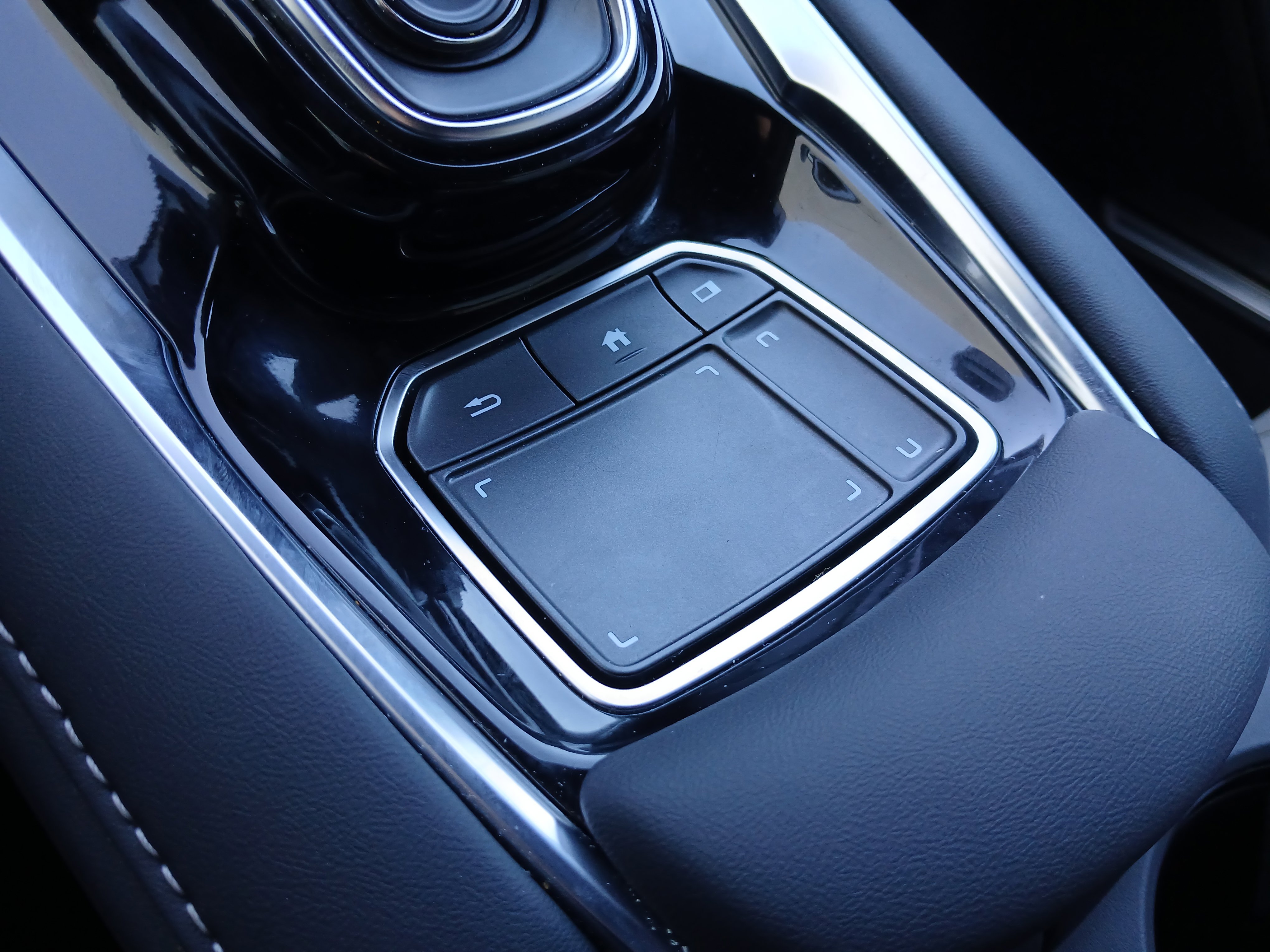 Used 2025 Acura RDX SH-AWD image 12