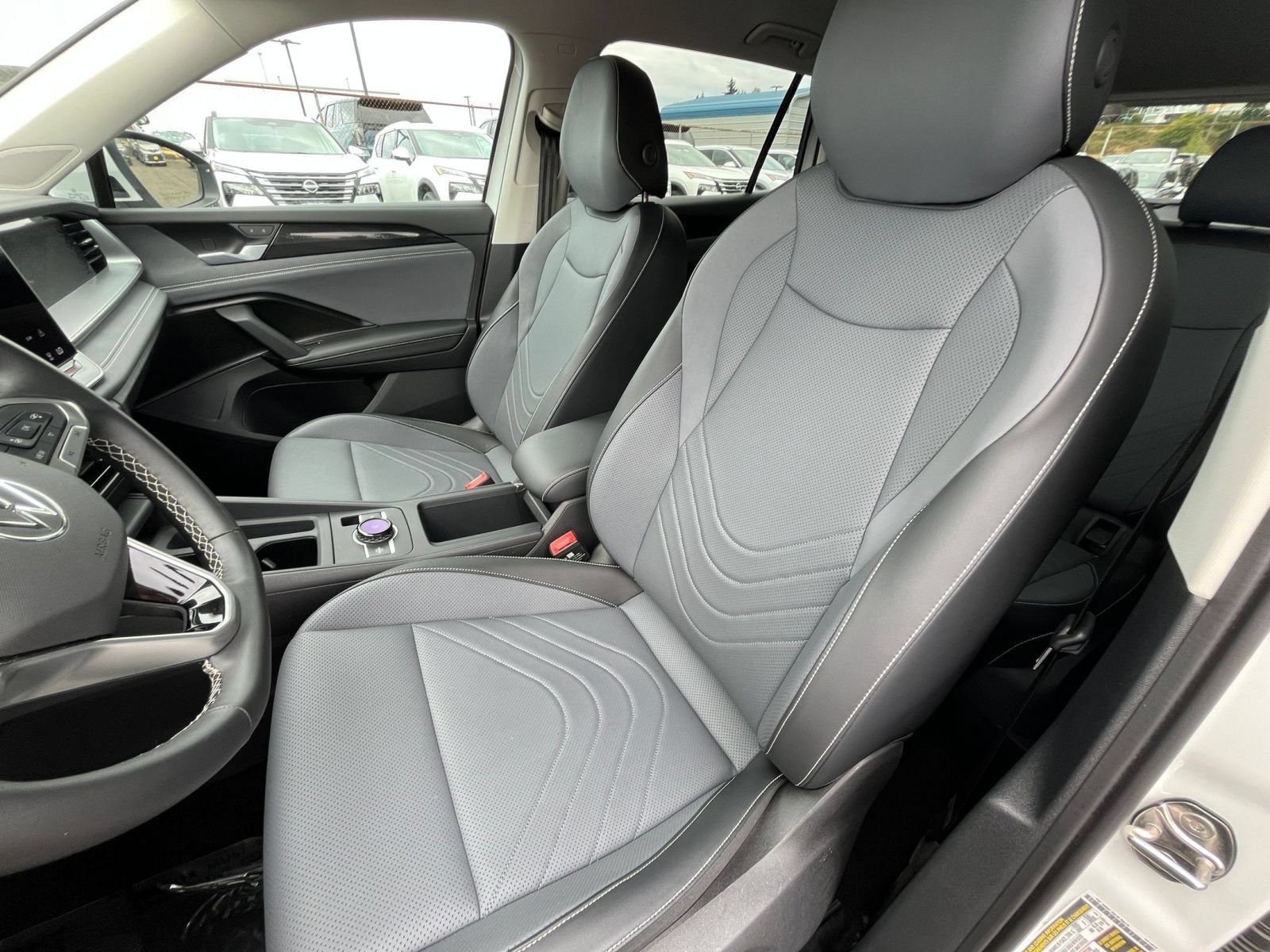 Used 2026 Volkswagen Tiguan SE AWD/4WD image 33