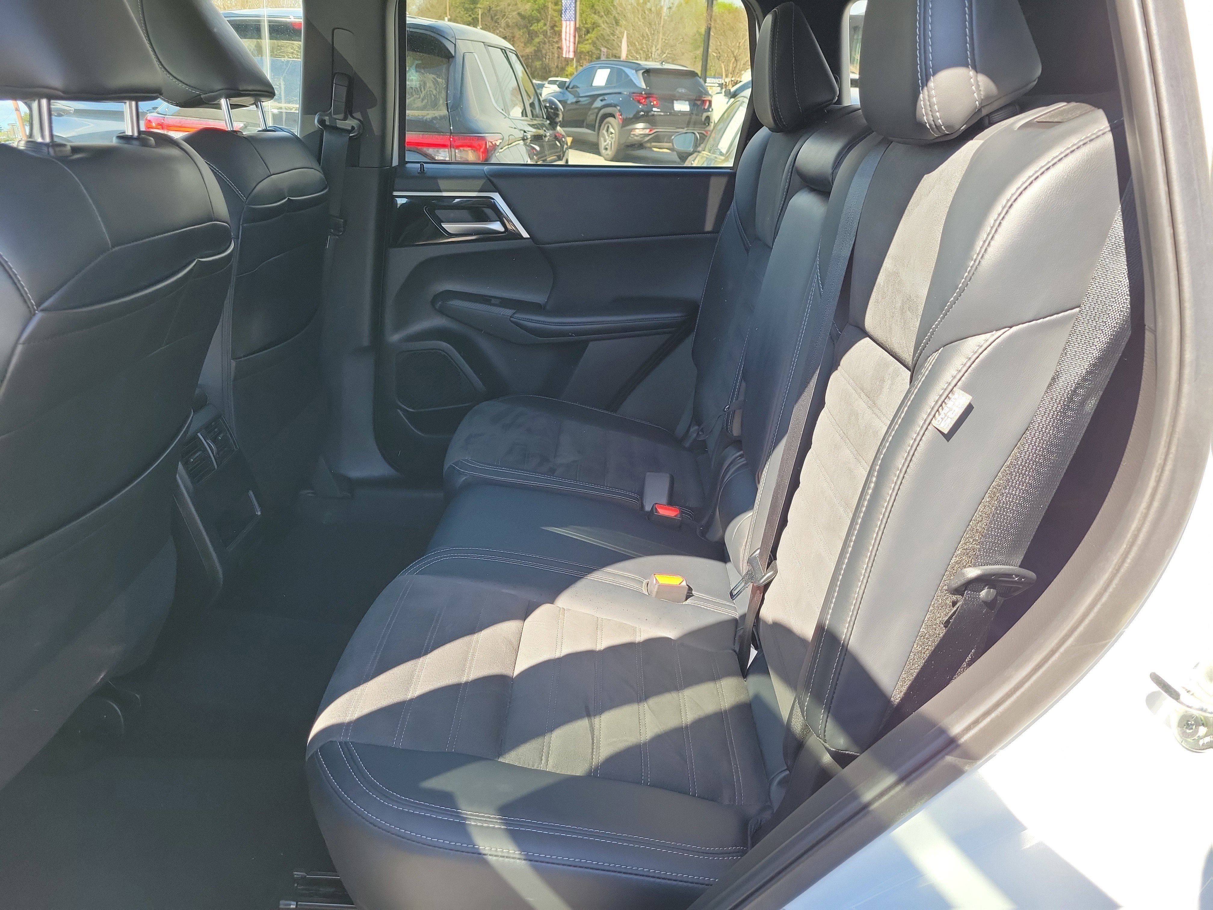 Used 2024 Mitsubishi Outlander SE Black Edition image 12