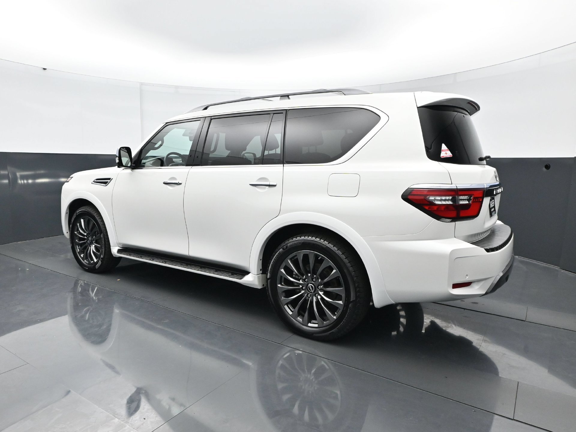 Used 2024 Nissan Armada Platinum w/ Captain's Chairs Package AWD/4WD image 4