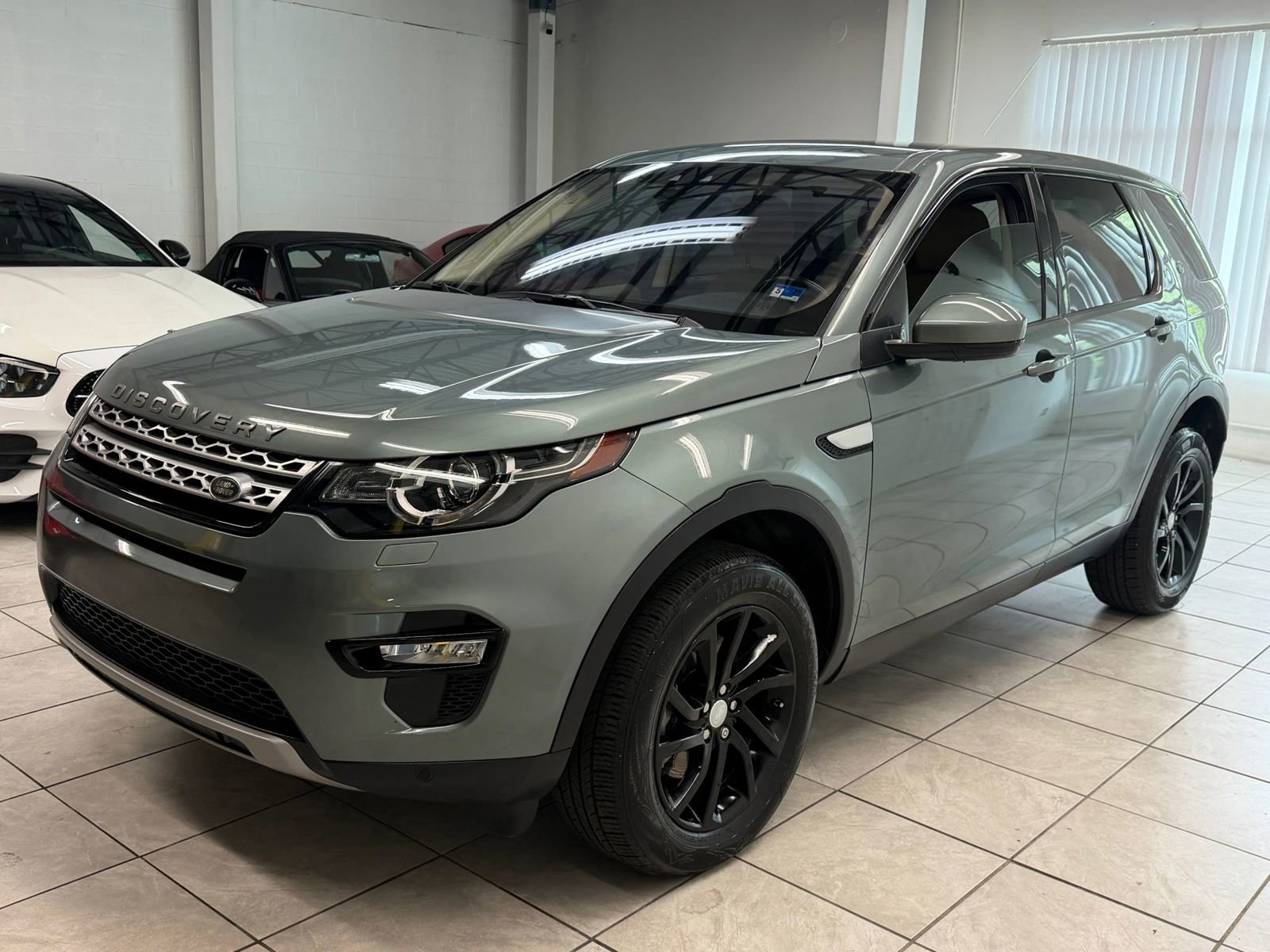 Used 2018 Land Rover Discovery Sport HSE AWD/4WD image 3