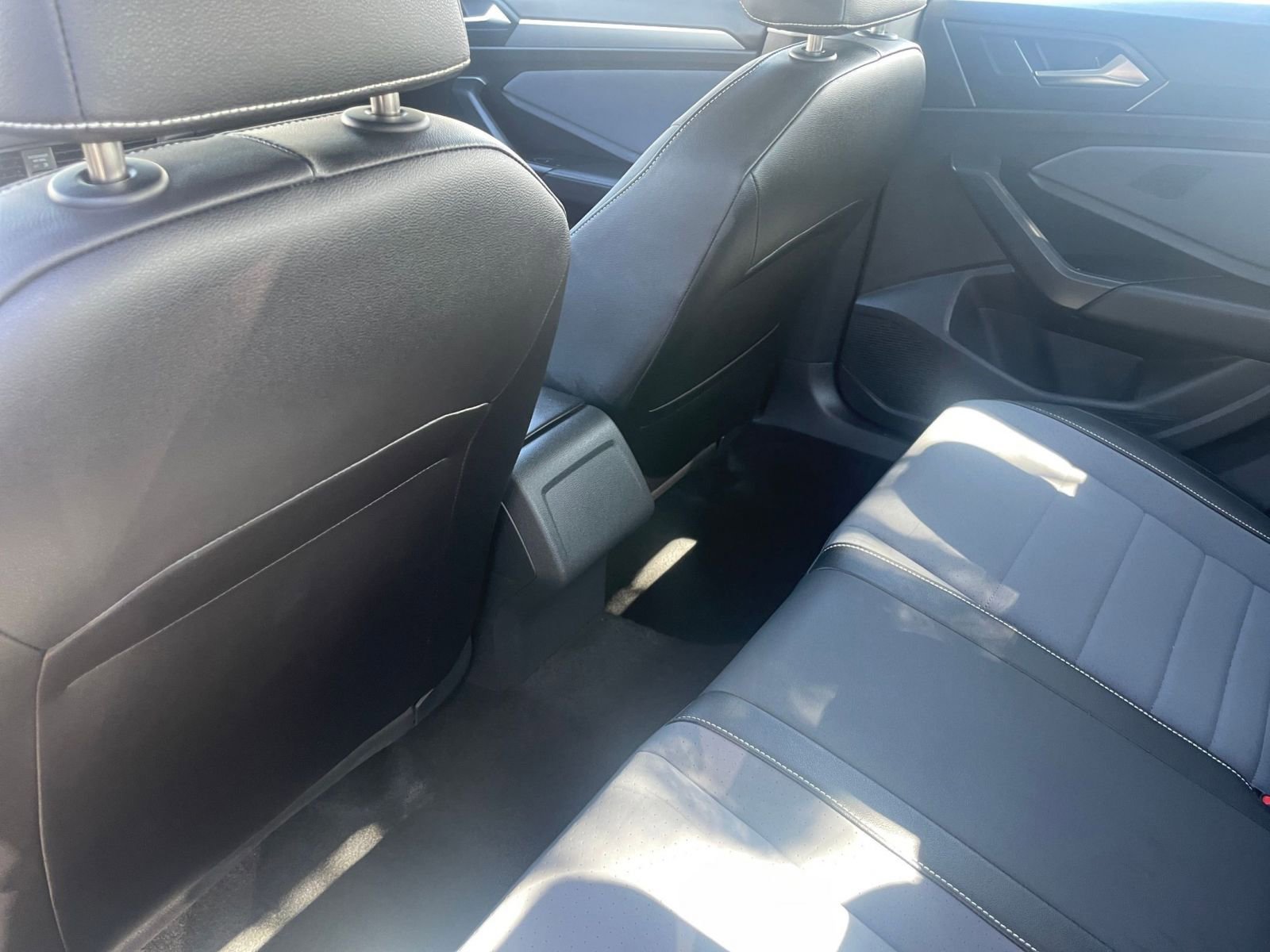 Used 2025 Volkswagen Jetta SE FWD image 23