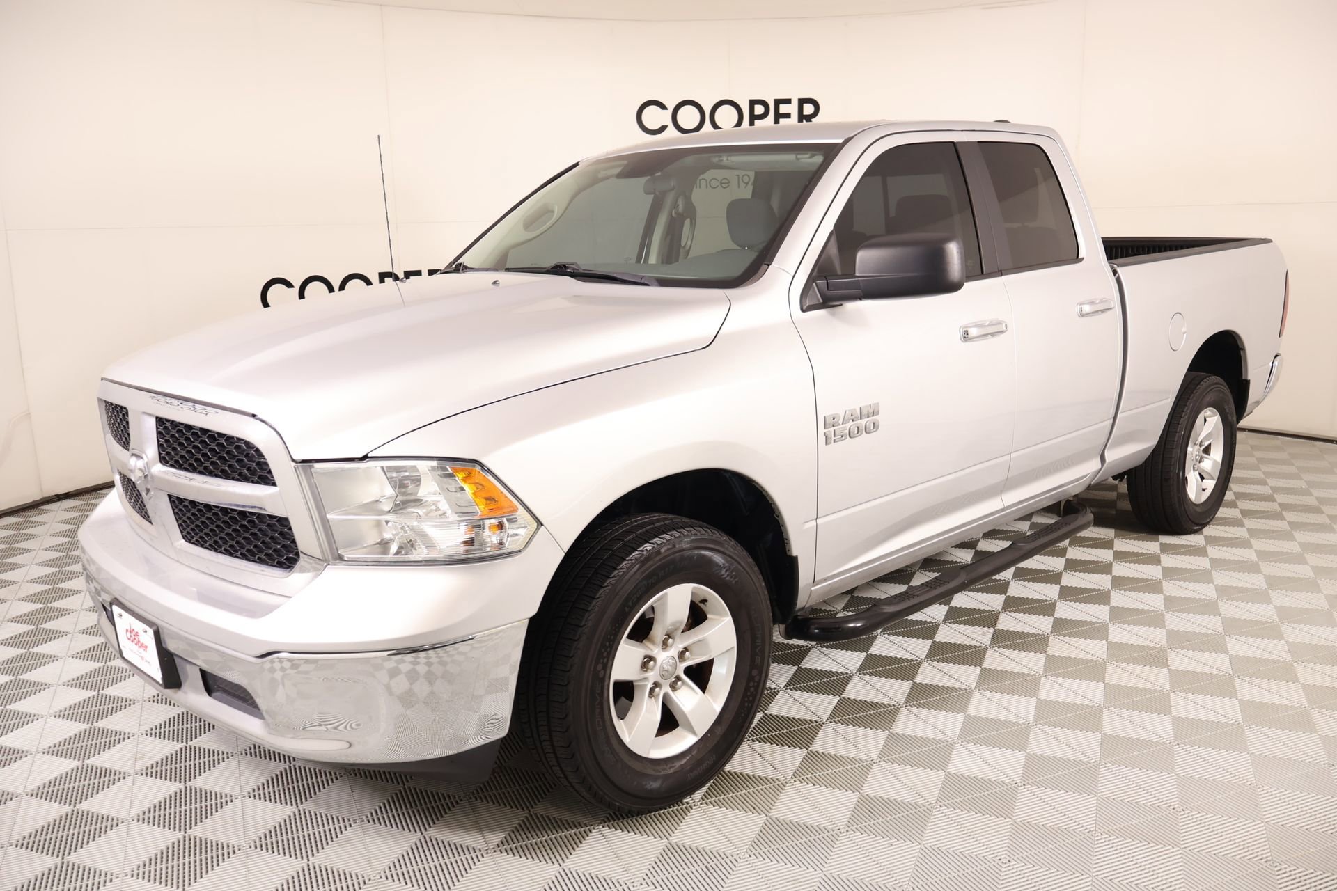 Used 2018 RAM 1500 Classic SLT image 9