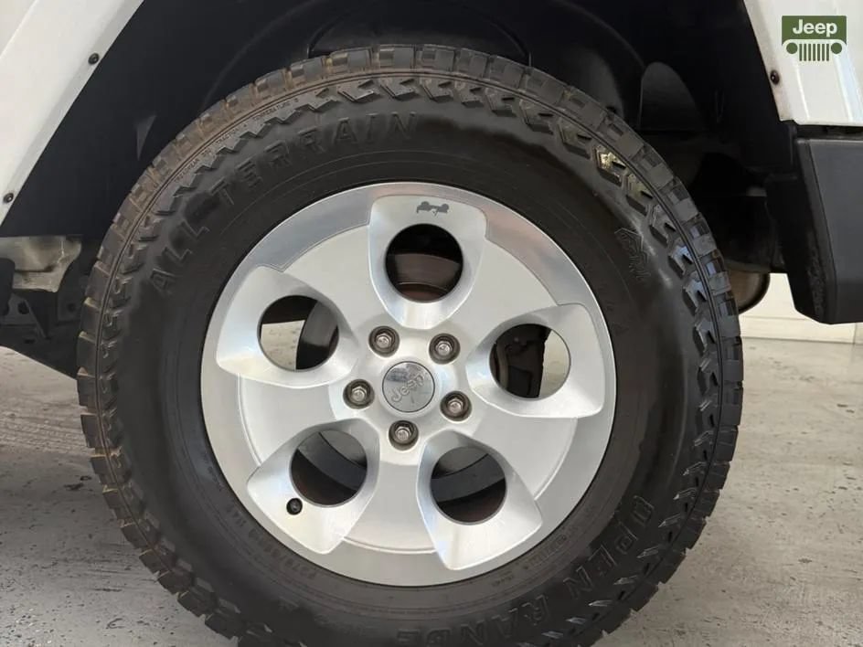 Used 2015 Jeep Wrangler Sahara w/ Connectivity Group AWD/4WD image 30