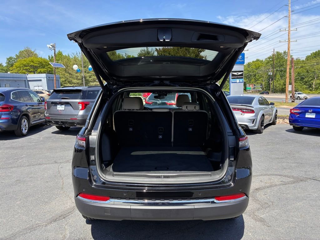 Used 2024 Jeep Grand Cherokee Limited AWD/4WD image 11