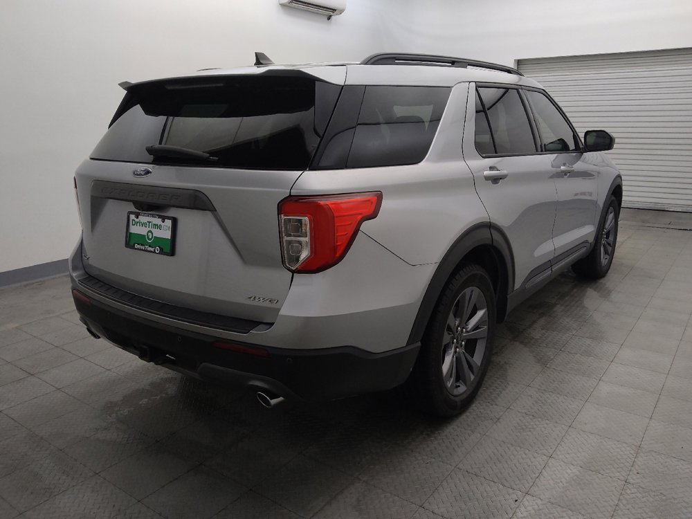 Used 2021 Ford Explorer XLT w/ Equipment Group 202A AWD/4WD image 9