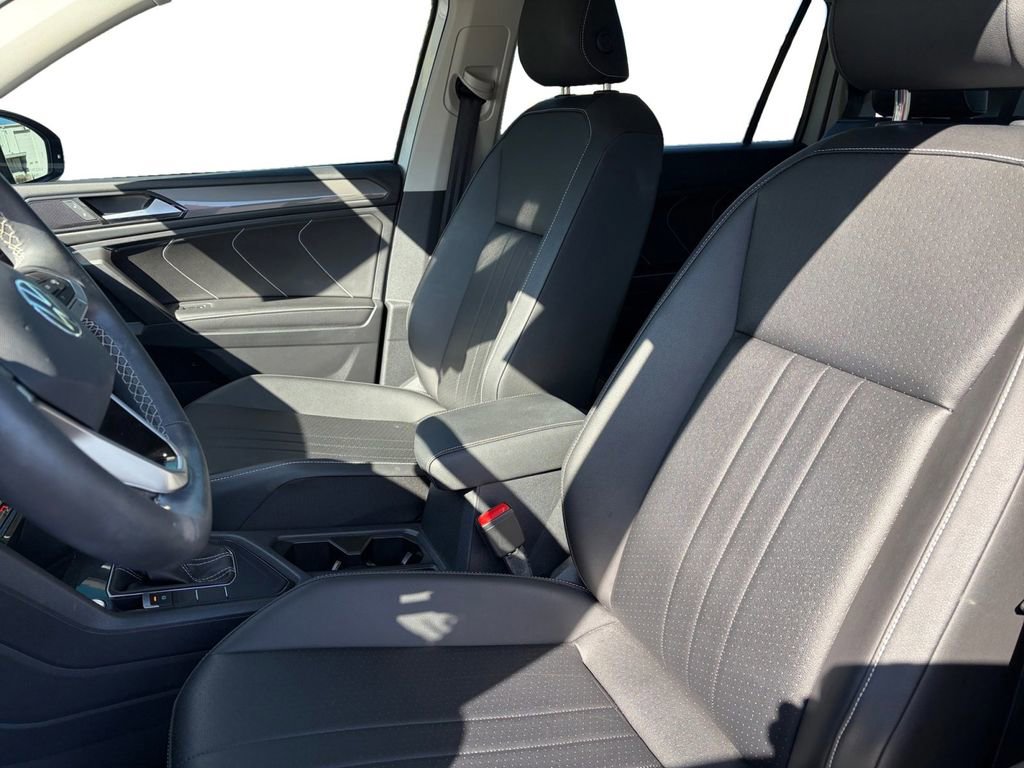 Certified 2023 Volkswagen Tiguan SE w/ Panoramic Sunroof Package image 14