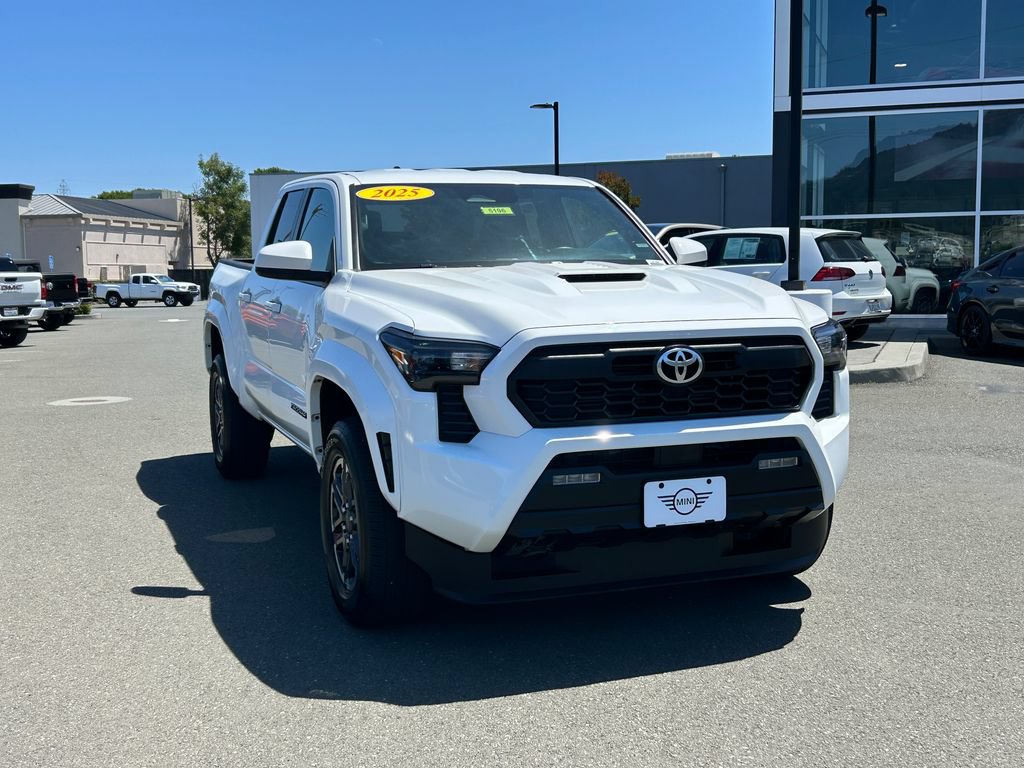 Used 2025 Toyota Tacoma TRD Sport AWD/4WD image 7