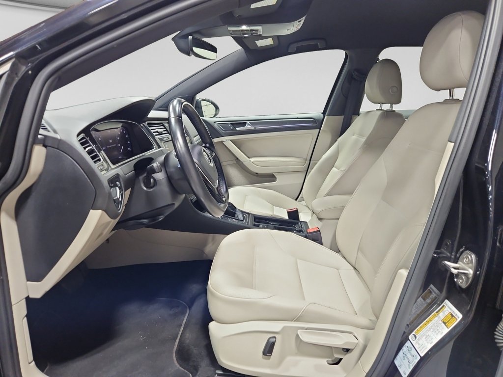 Used 2019 Volkswagen e-Golf SEL Premium image 14