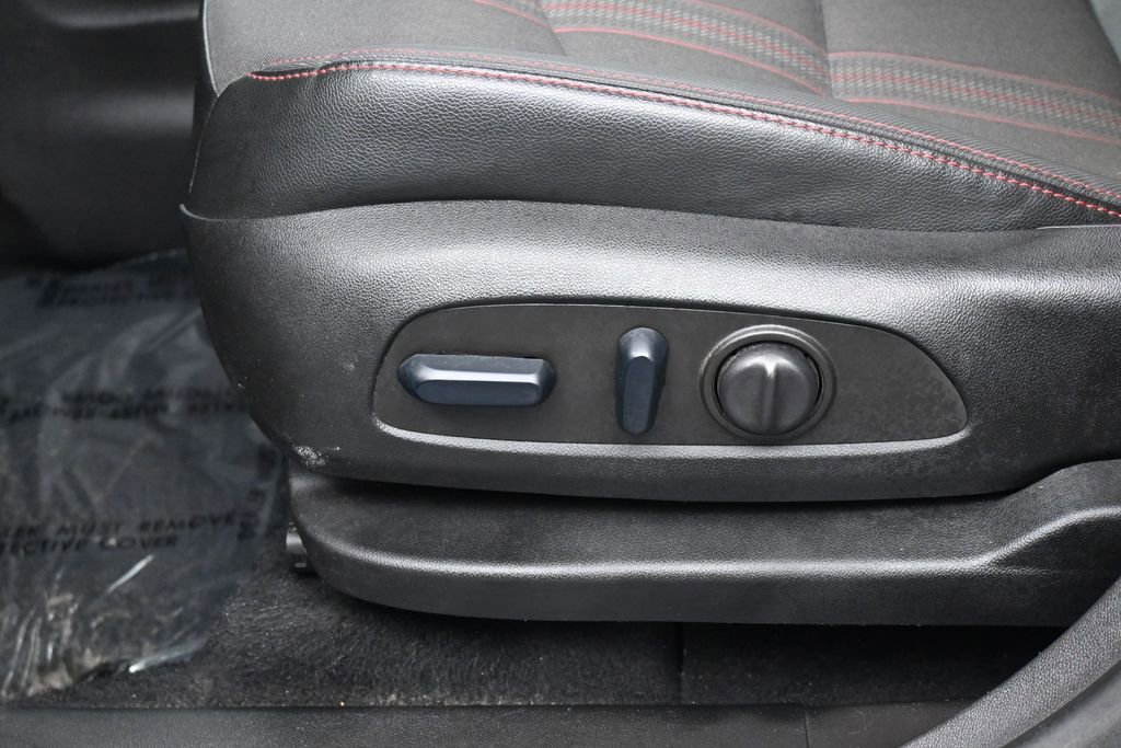 Used 2023 Chevrolet Equinox RS FWD image 12