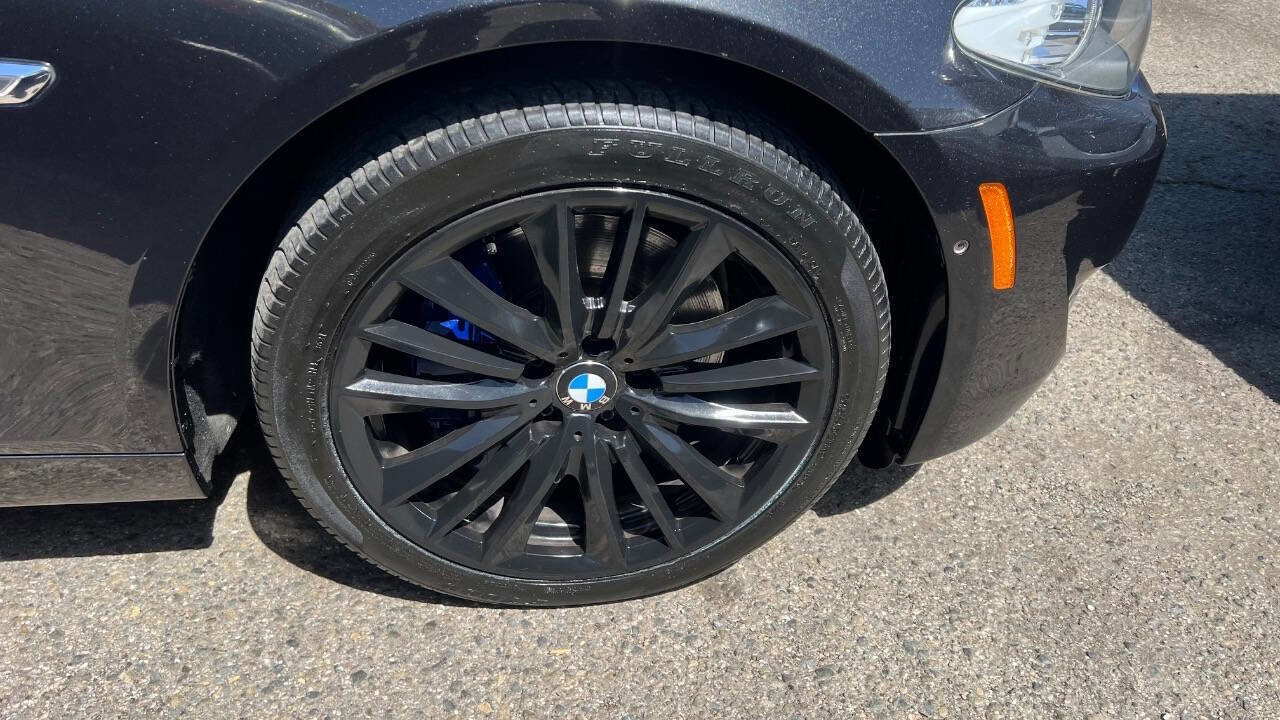 Used 2011 BMW 550i Sedan image 36