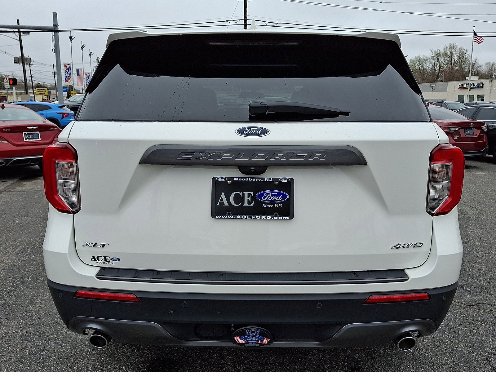 Used 2023 Ford Explorer XLT w/ Equipment Group 202A image 3