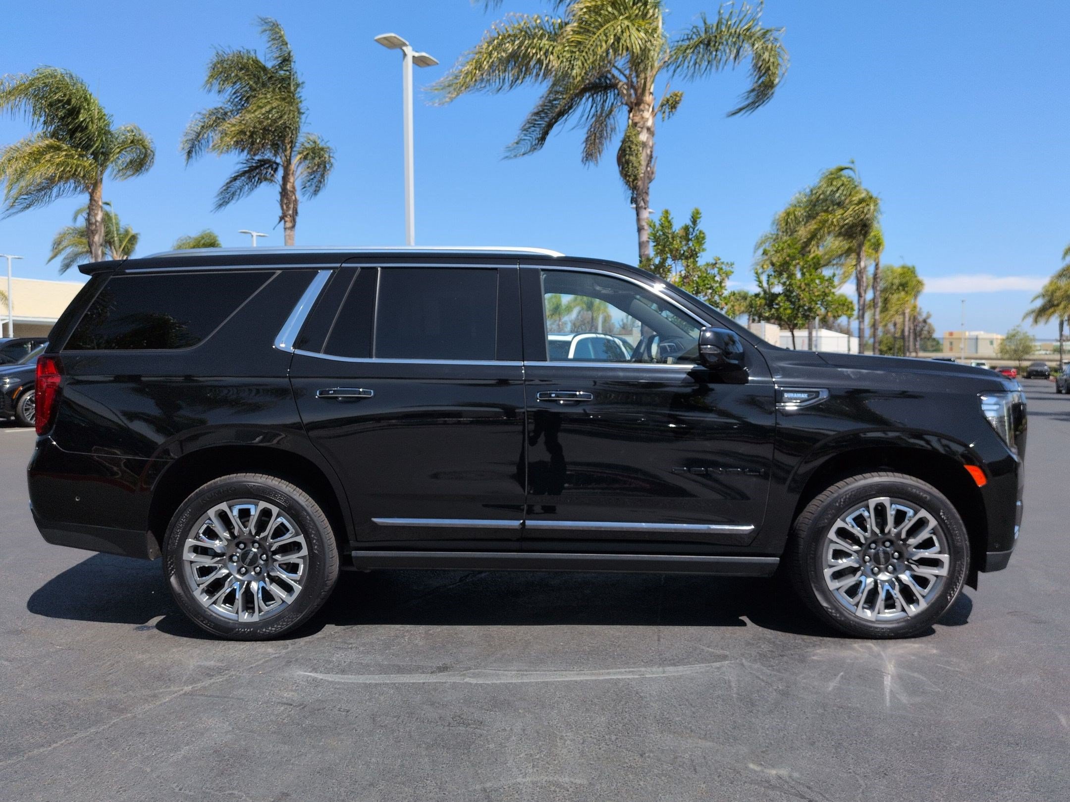 Used 2024 GMC Yukon Denali Ultimate AWD/4WD image 11