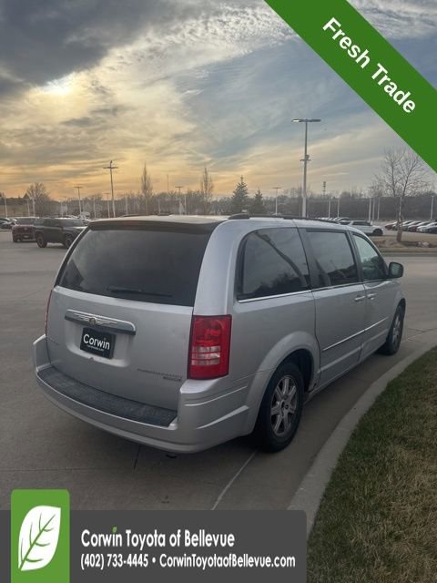 Used 2010 Chrysler Town & Country Touring image 3