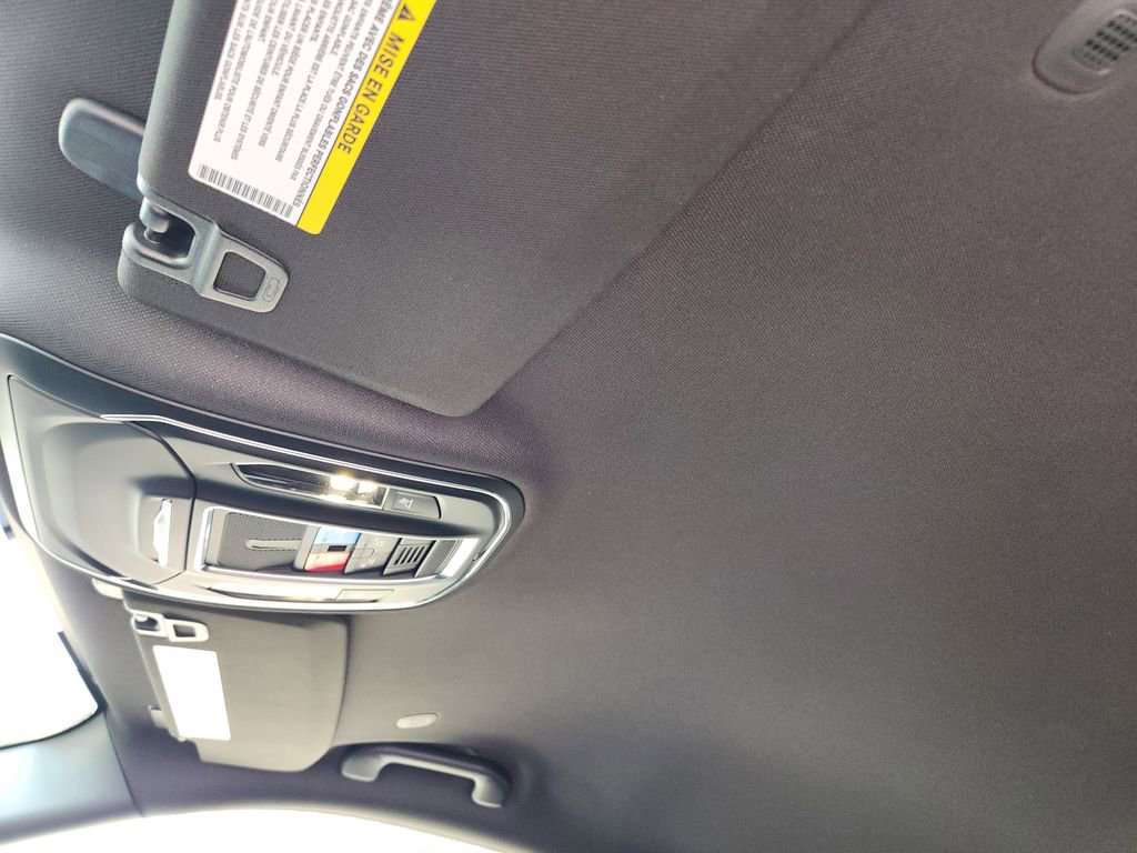 New 2025 Jeep Grand Cherokee L Laredo image 18