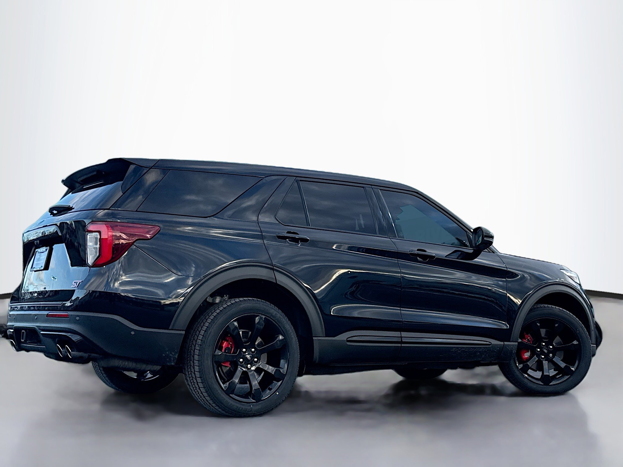 Certified 2022 Ford Explorer ST w/ ST Street Pack image 2