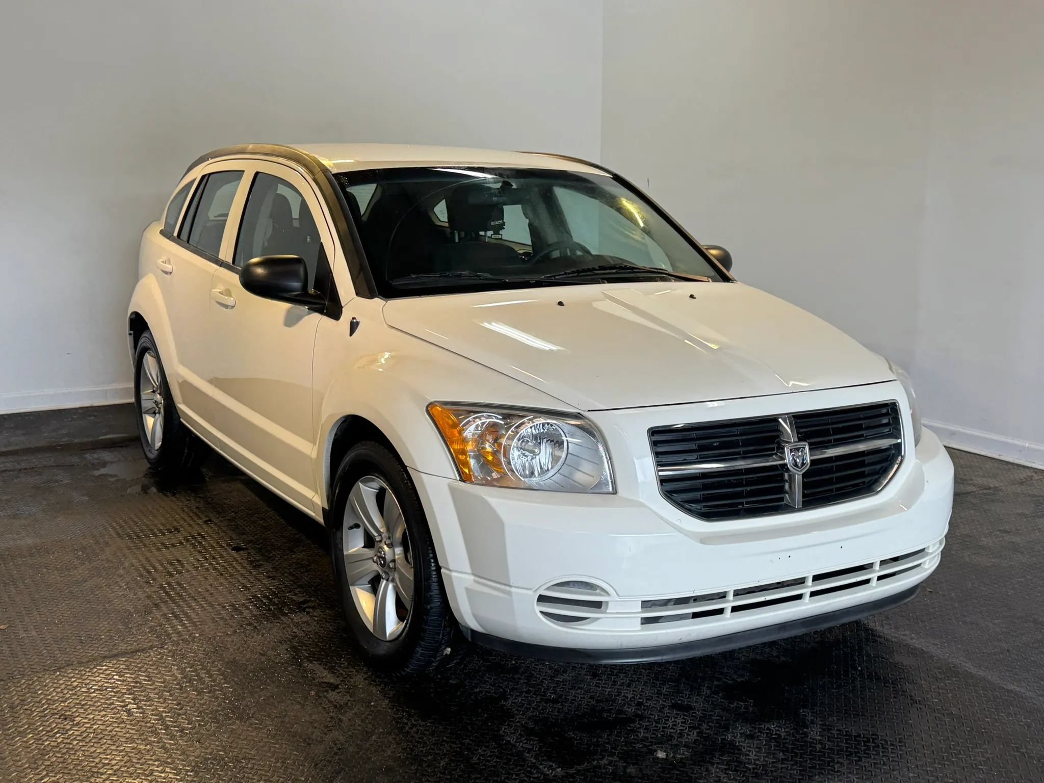 Used 2010 Dodge Caliber SXT FWD image 3