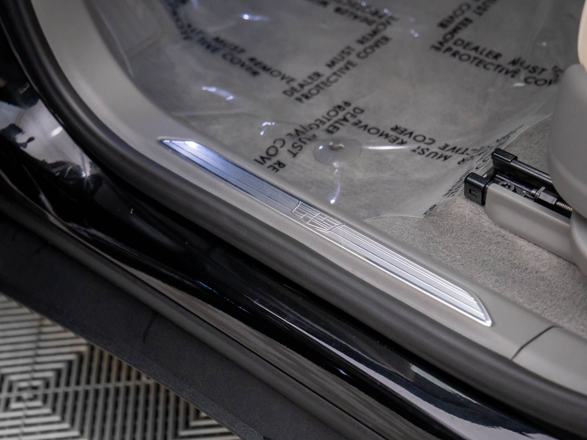 Certified 2025 Cadillac XT5 Premium Luxury w/ LPO, Floor Liner Package image 18