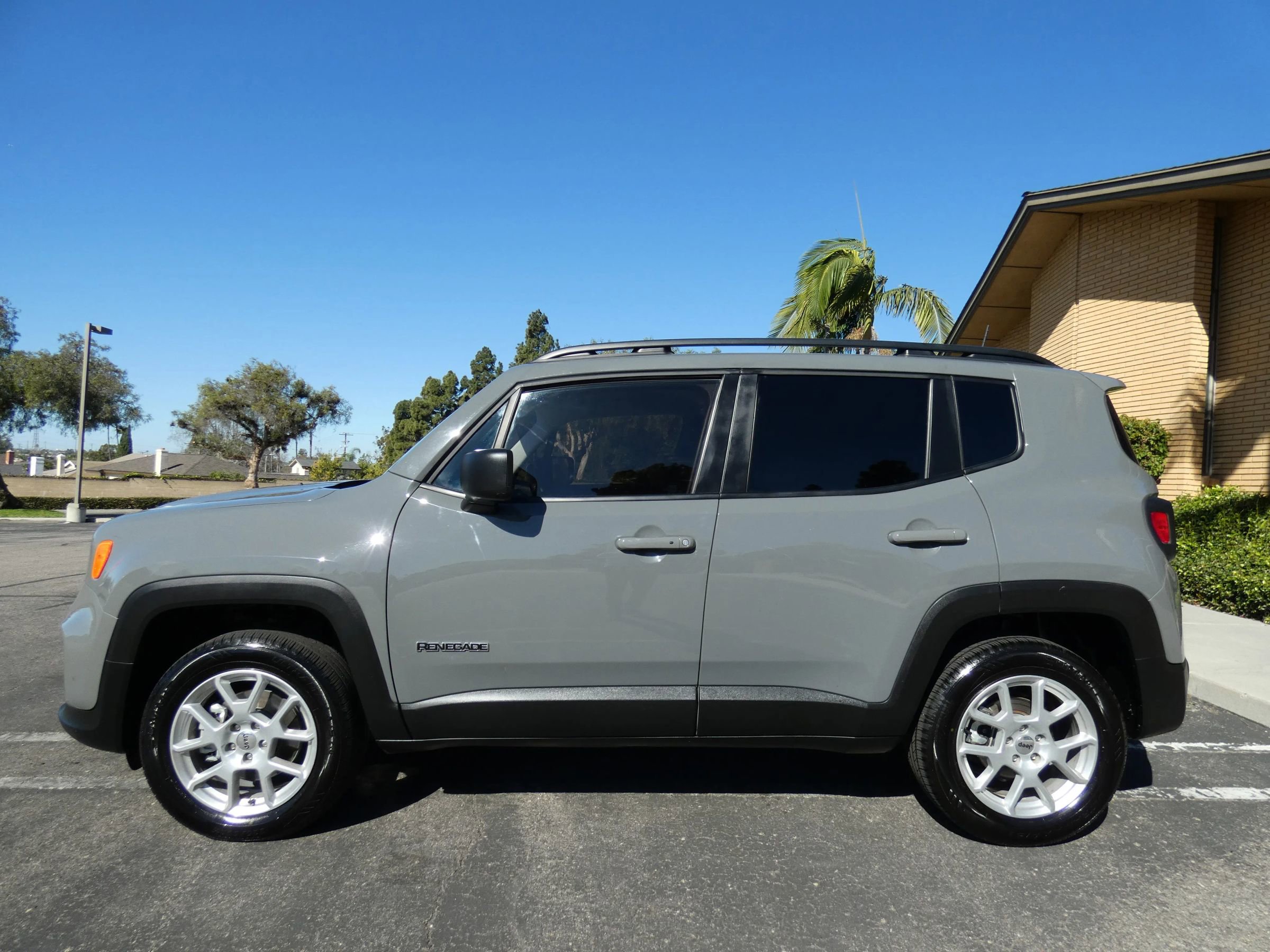 Used 2022 Jeep Renegade Latitude image 14