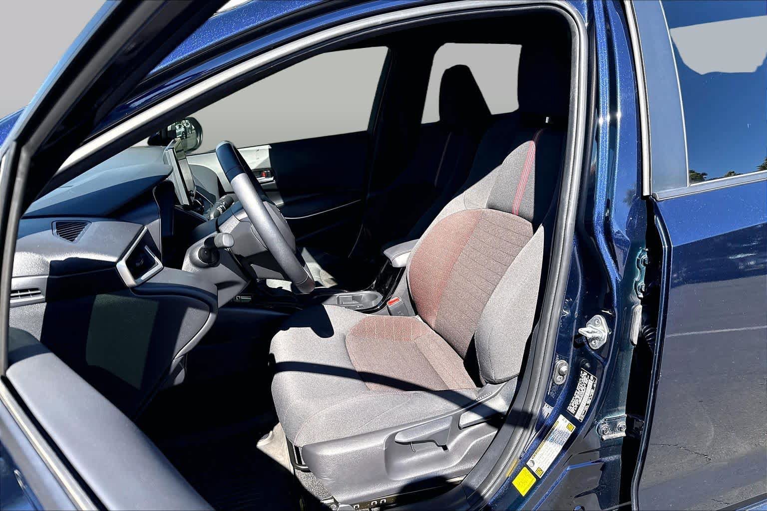 Used 2025 Toyota Corolla SE FWD image 7