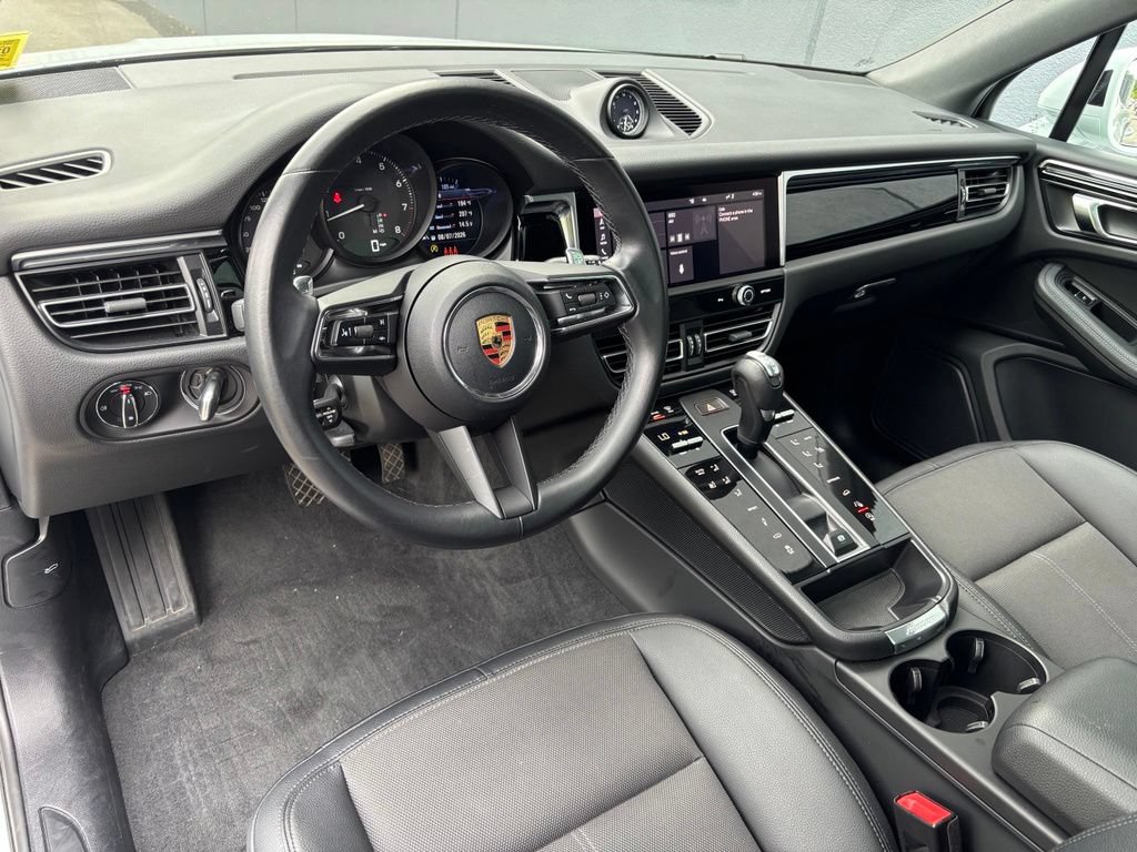 Certified 2023 Porsche Macan AWD/4WD image 4