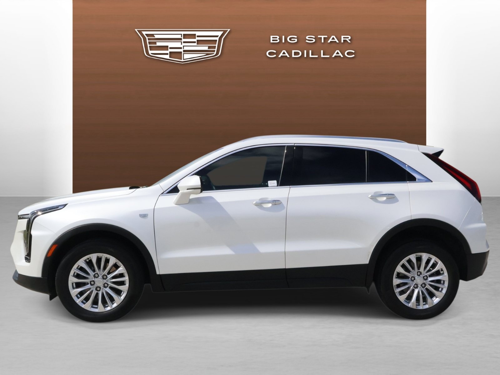 Certified 2024 Cadillac XT4 Luxury w/ Cold Weather Package FWD image 2